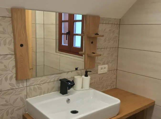 펜션 Apartma Povlc