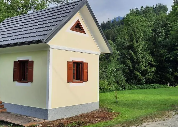 펜션 Apartma Povlc *